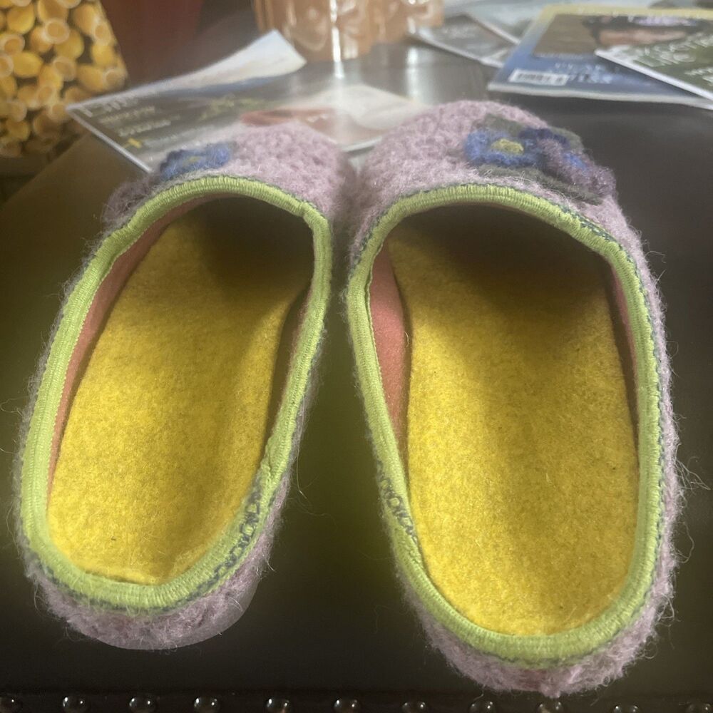Sundance Made in Italy Crocheted House Slippers Rare Mules Slip Ons Floral Rare - Picture 14 of 14